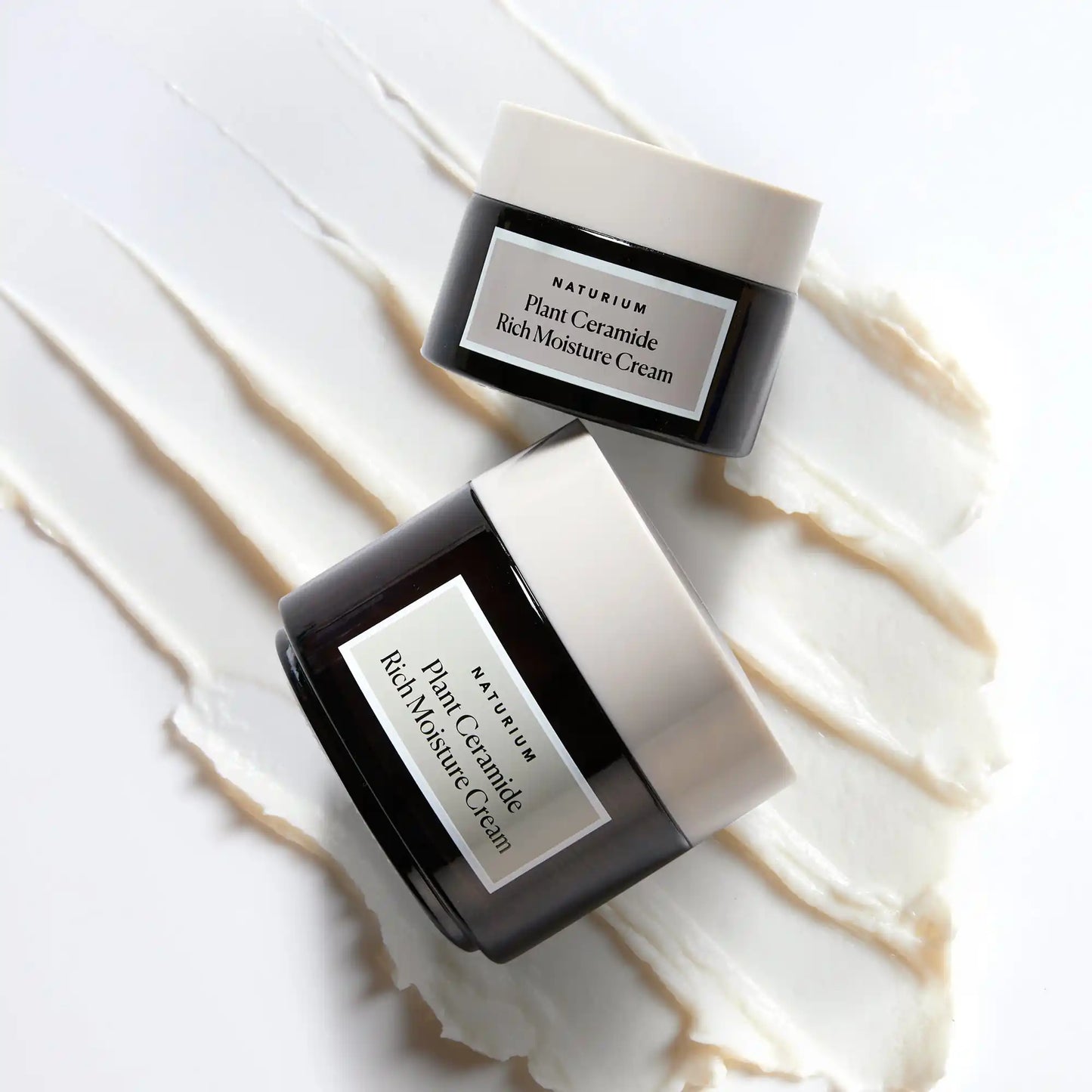 plant-ceramide-rich-moisture-cream-jumbo-d8 11_18_2021_Naturium0575-crop.webp