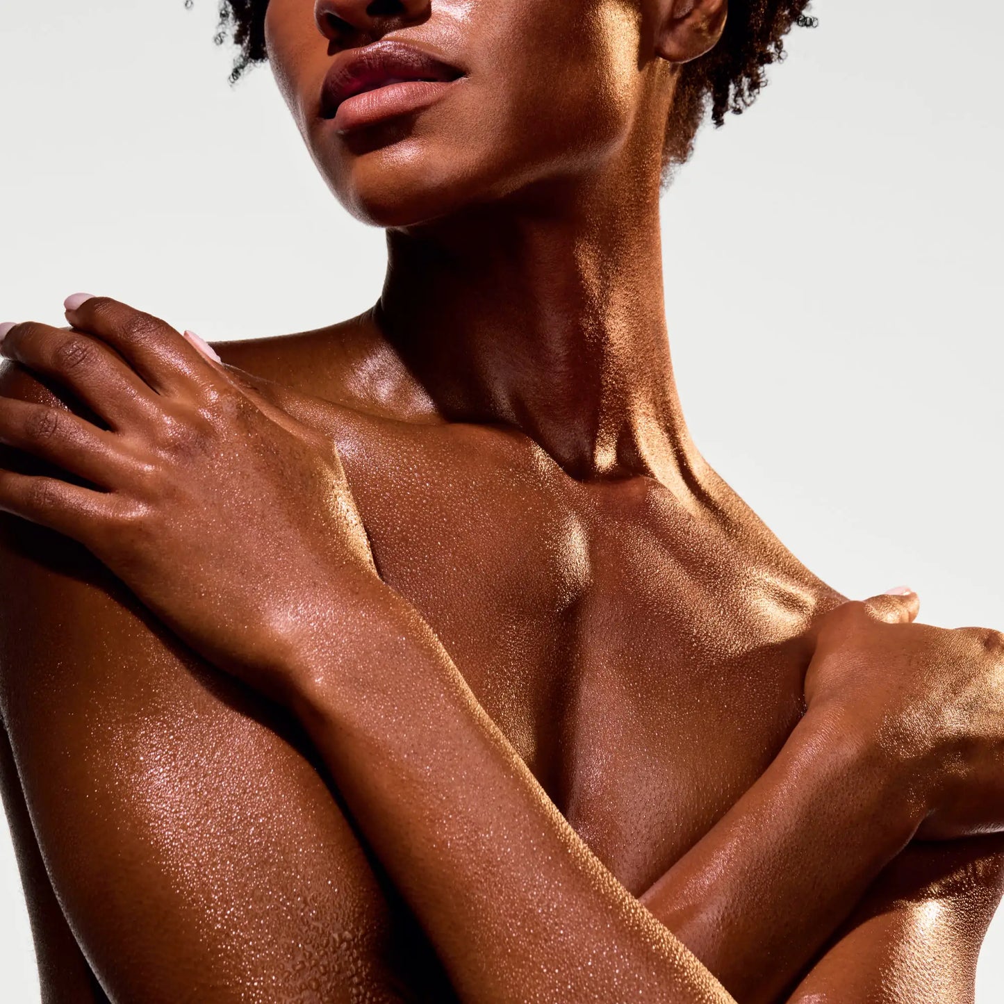 the-glow-getter-multi-oil-body-scrub-s2 NATR-40028-Alt-Image-The_Glow_Getter_Multi-Oil_Body_Scrub-06_1.webp